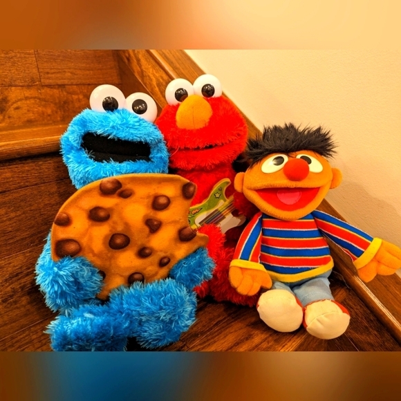 Vintage Sesame Street bundle talking moving Elmo &  Cookie Monster & plush Ernie - Picture 1 of 10